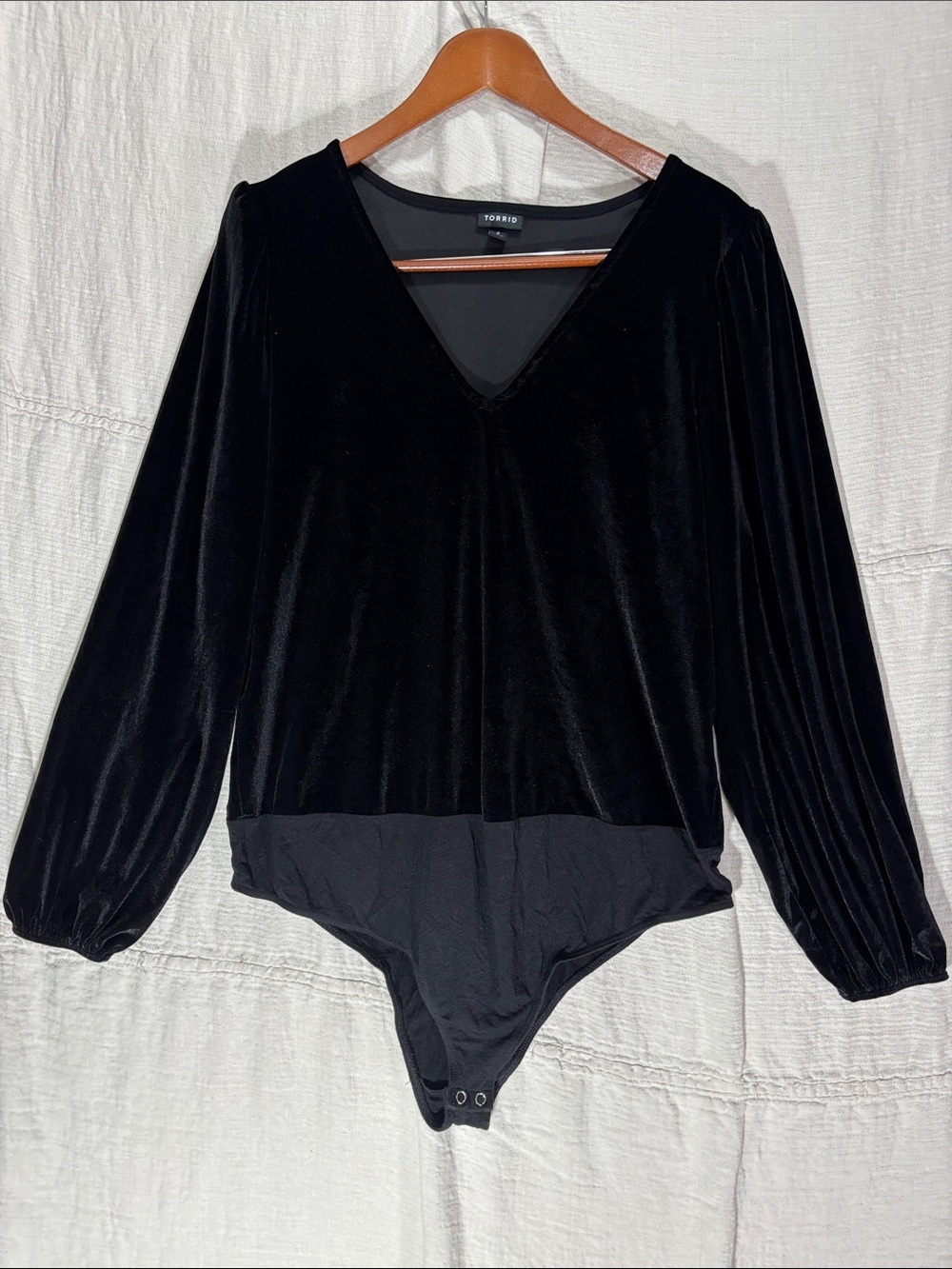 Torrid Black Stretch Velvet V-Neck Long Sleeve Bodysuit 2X EUC